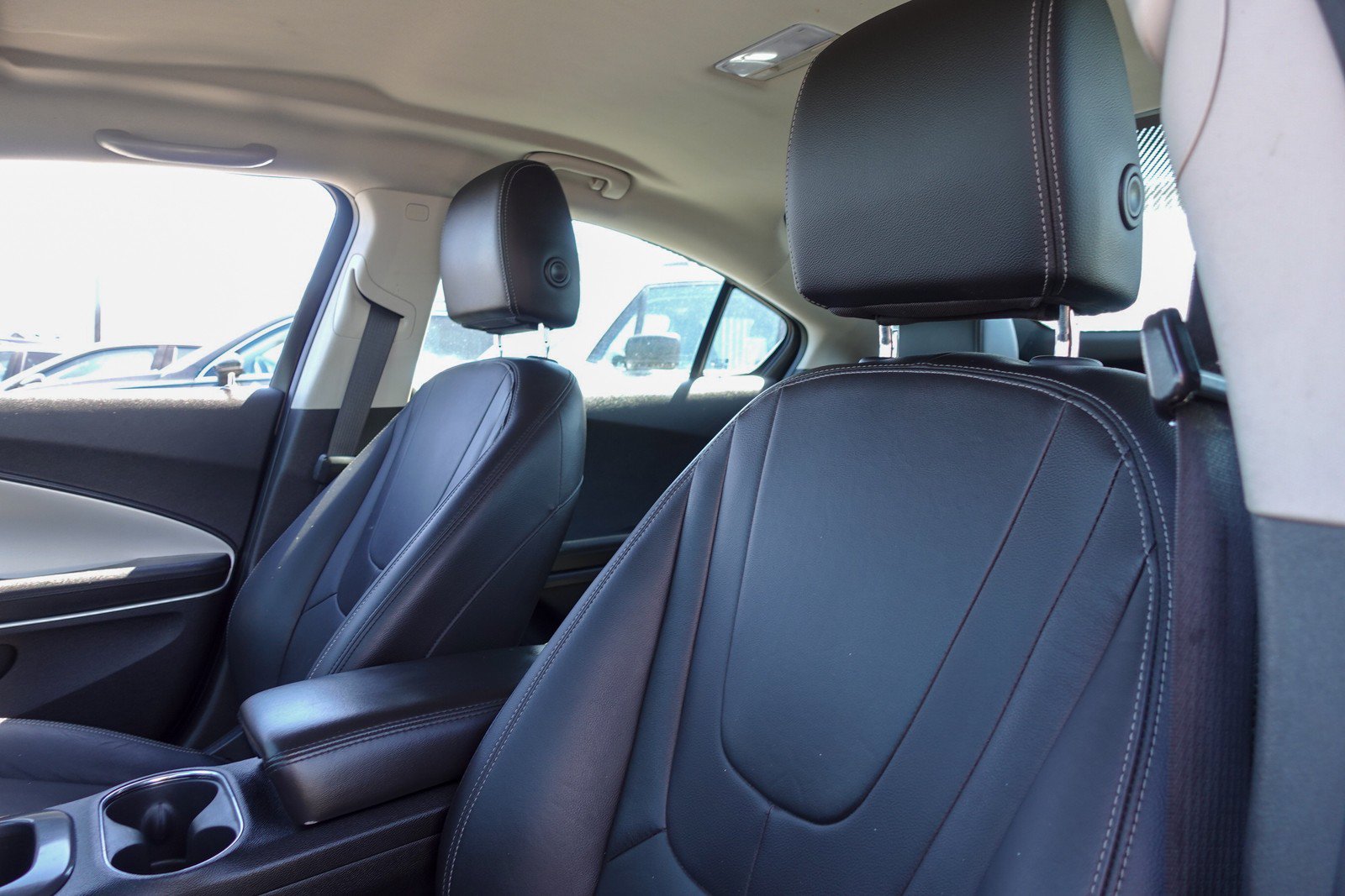 Used 2014 Chevrolet Volt Premium w/ Premium Trim Package FWD image 11