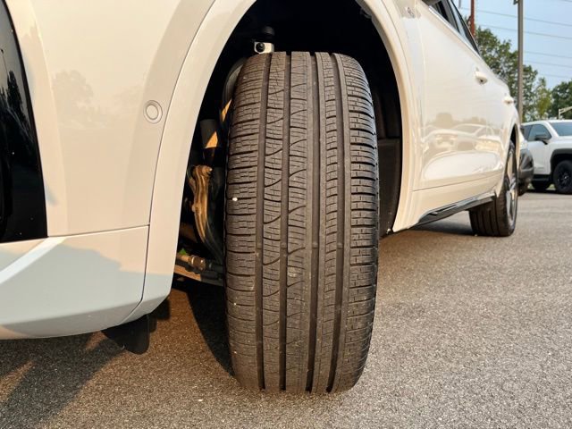 Used 2024 Audi Q5 e Prestige w/ Prestige Package image 13