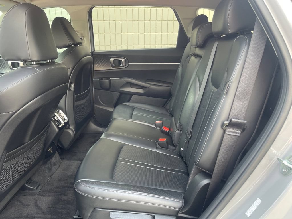 Used 2025 Kia Sorento S FWD image 10