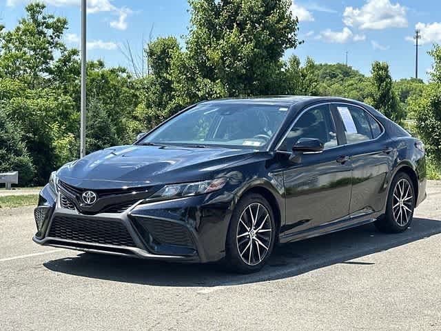 Used 2021 Toyota Camry SE w/ Cold Weather Package FWD image 1