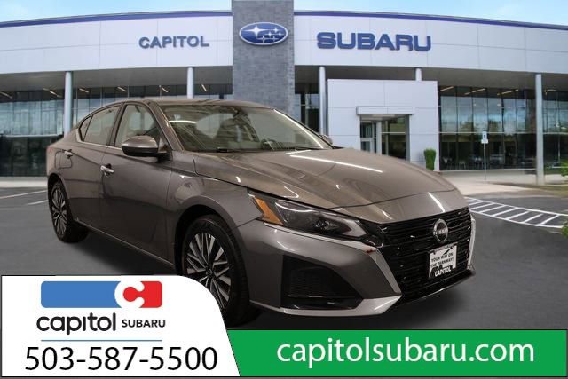 Used 2024 Nissan Altima 2.5 SV w/ SV Premium Package image 1