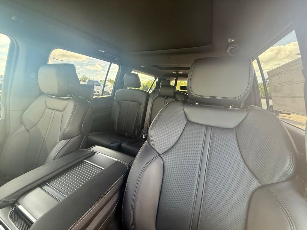New 2025 Jeep Wagoneer L Series II w/ Premium Group I image 29