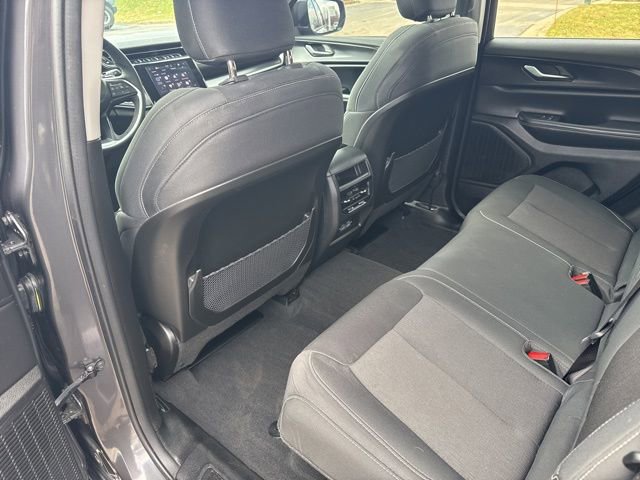 Used 2023 Jeep Grand Cherokee Laredo X image 29