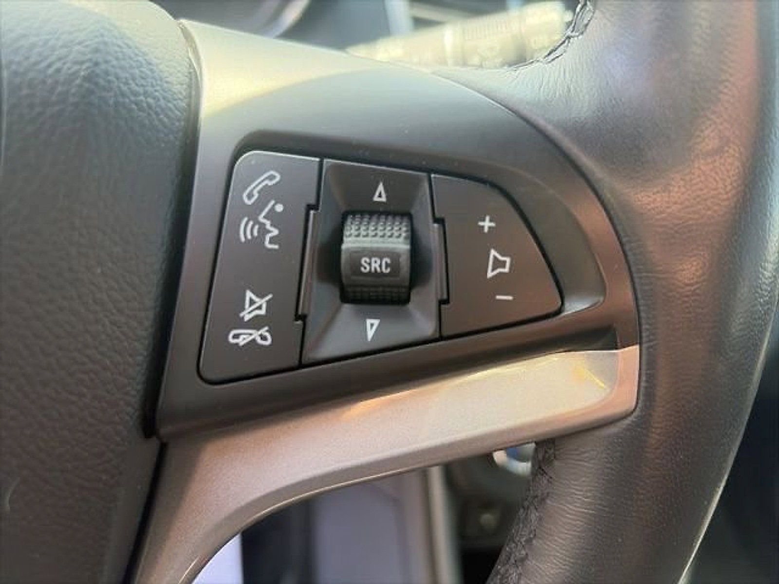 Certified 2021 Chevrolet Trax LT w/ Premium Seat Package FWD image 17