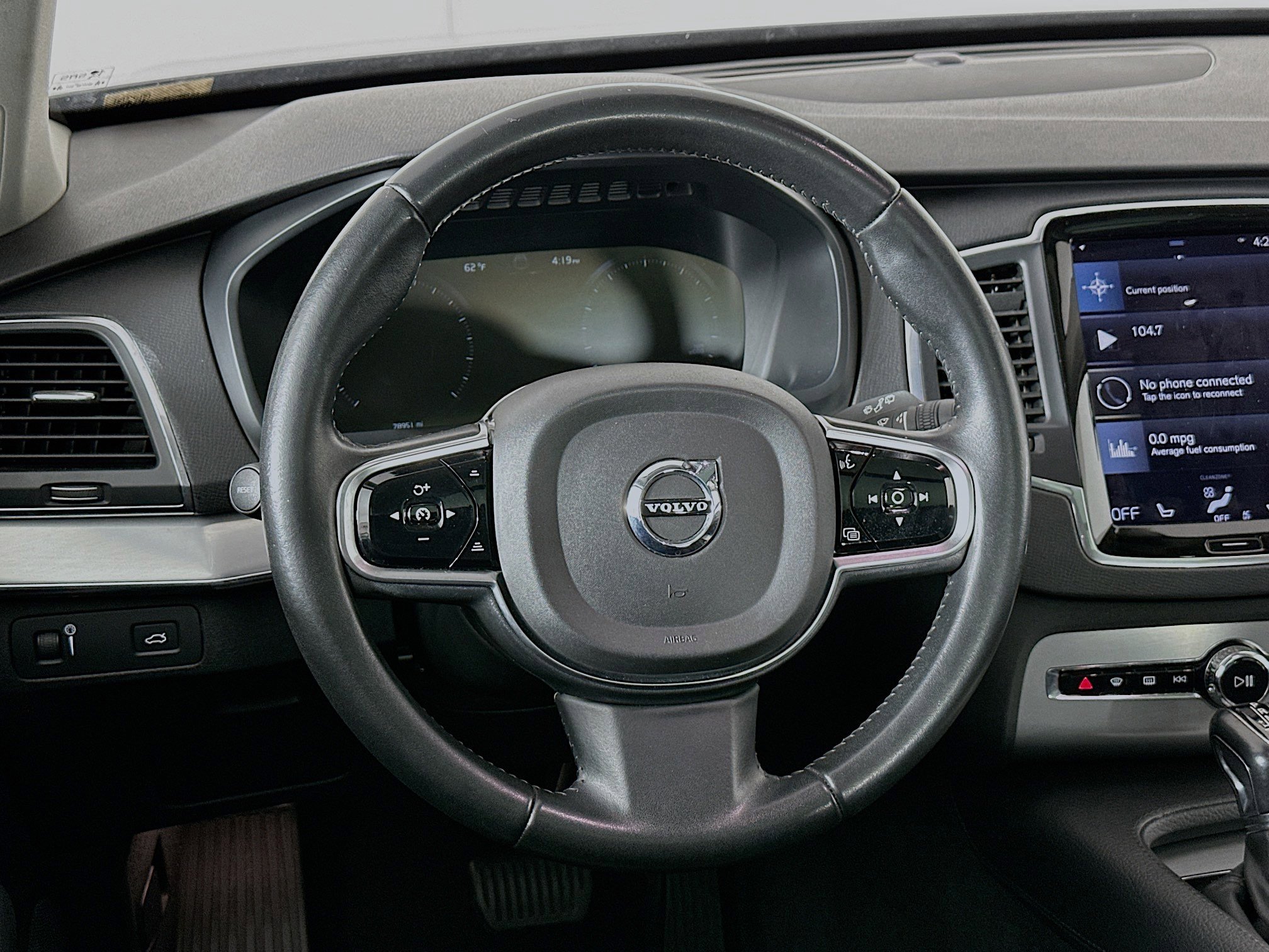 Used 2016 Volvo XC90 T5 Momentum image 16