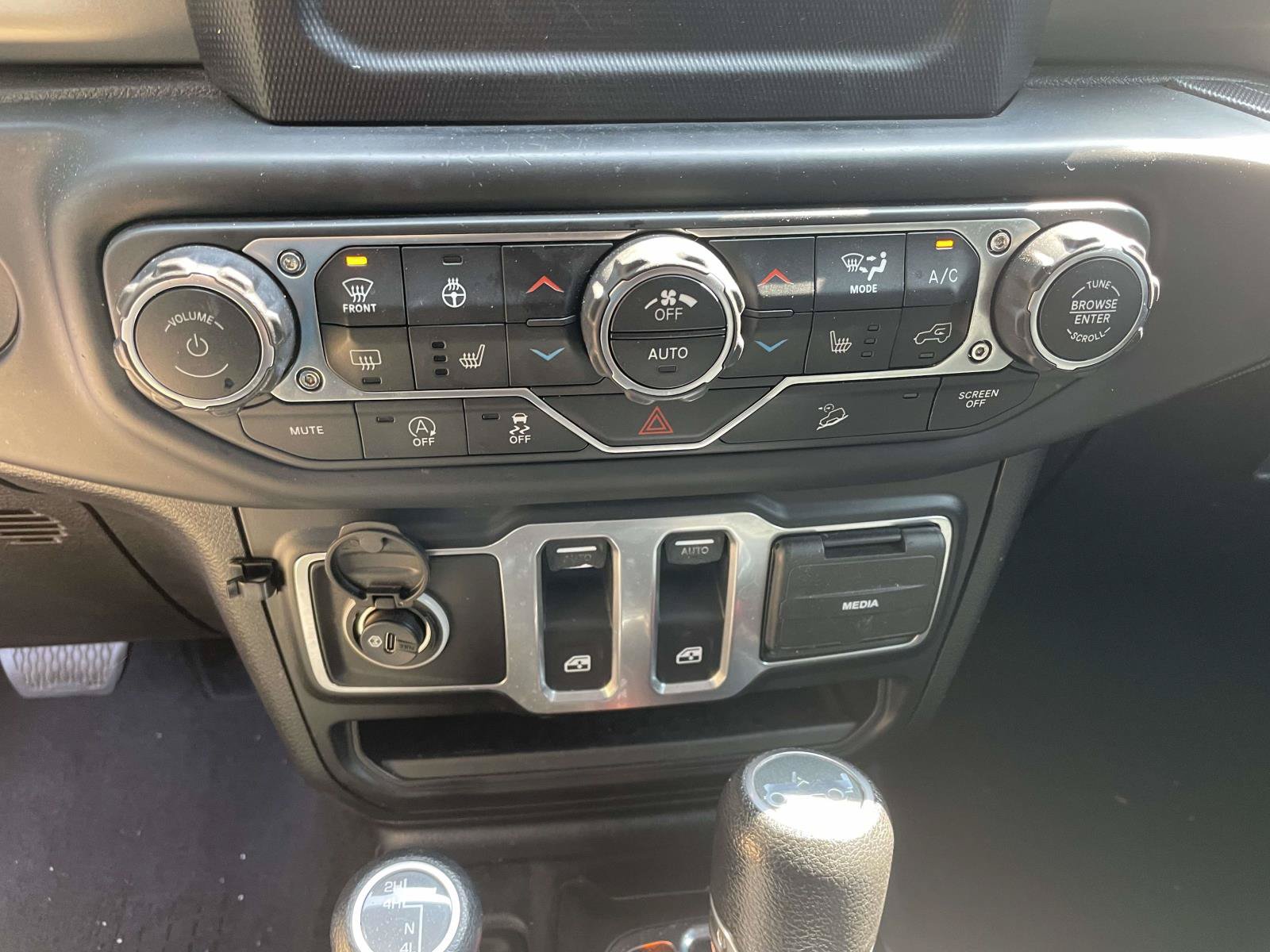 Used 2018 Jeep Wrangler Sport AWD/4WD image 27