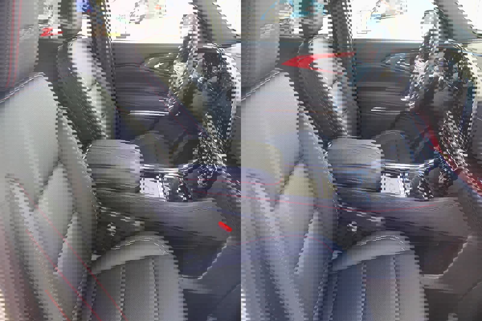 Used 2025 Chevrolet Traverse Z71 image 23