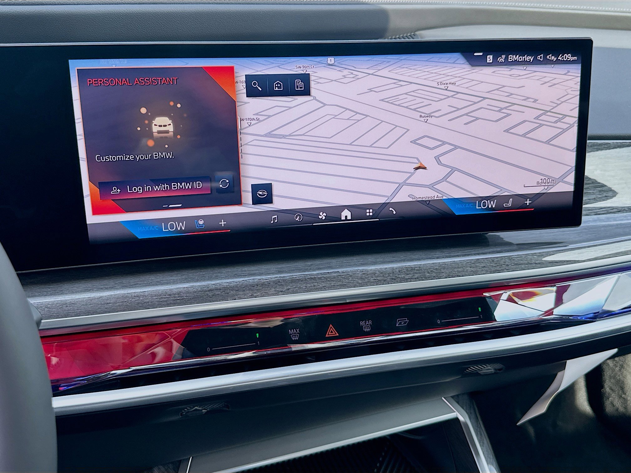 New 2026 BMW 750e xDrive w/ Premium Package image 10