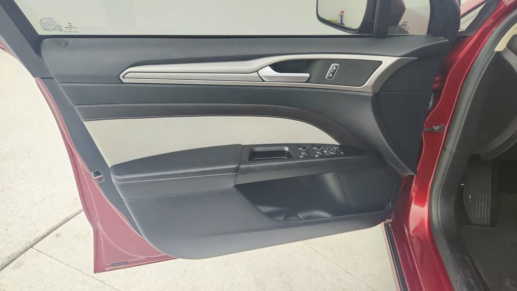 Used 2019 Ford Fusion SE w/ Equipment Group 151A image 24