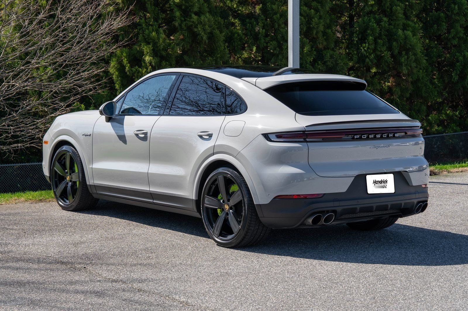 Certified 2025 Porsche Cayenne S w/ Premium Package Plus AWD/4WD image 4