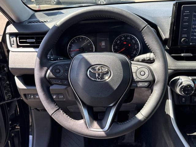 Used 2021 Toyota RAV4 XLE Premium image 19