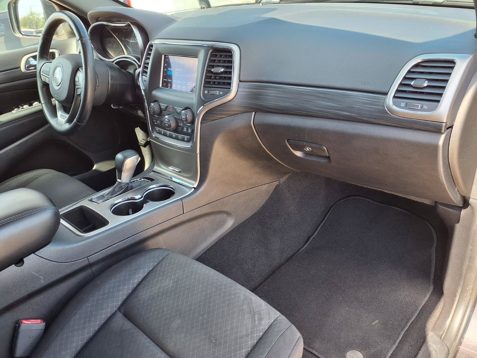 Used 2021 Jeep Grand Cherokee Laredo AWD/4WD image 10