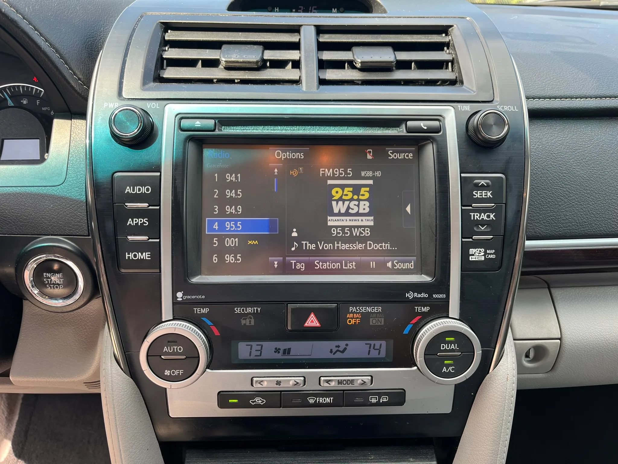Used 2014 Toyota Camry XLE FWD image 13