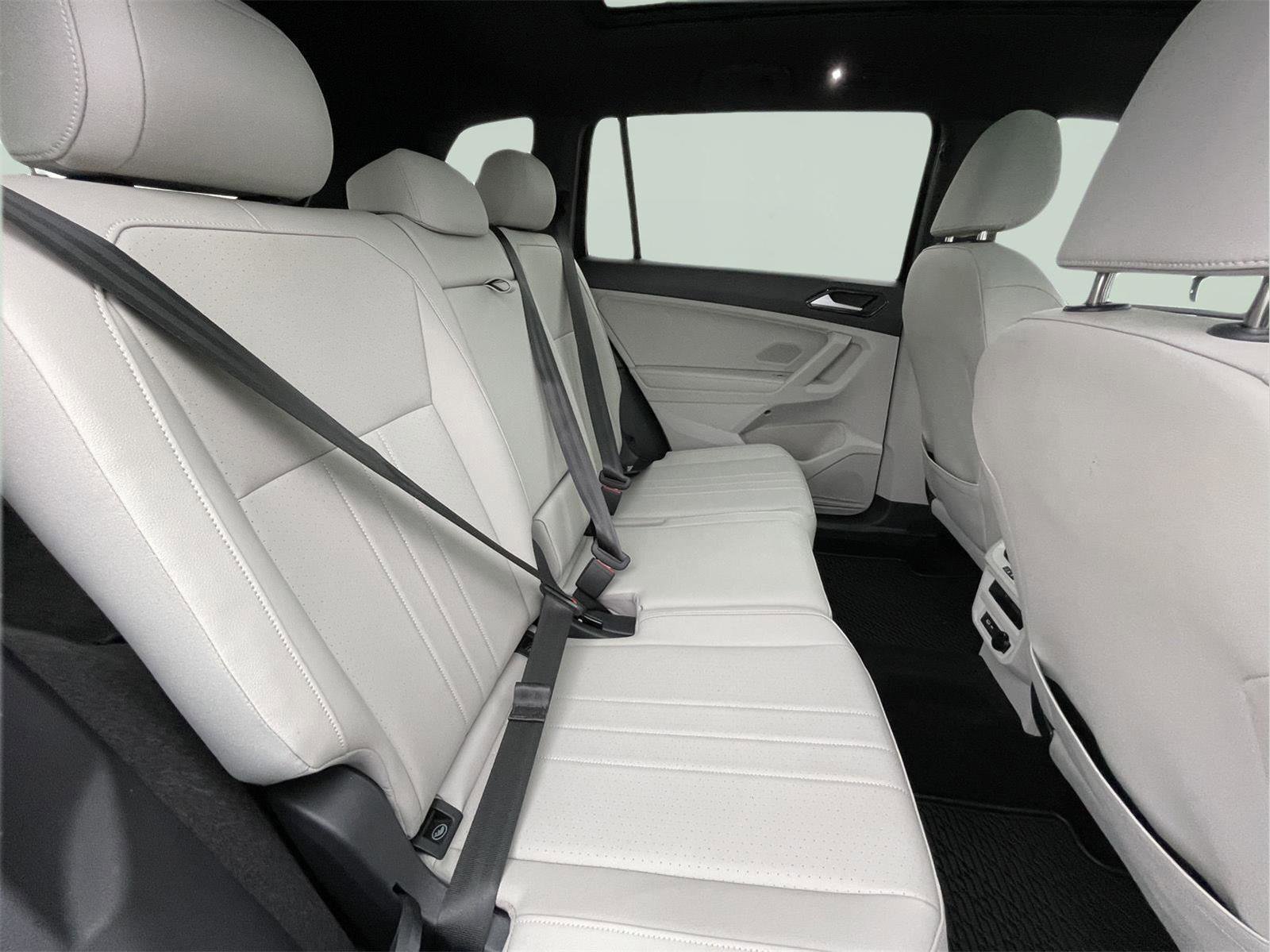 Used 2023 Volkswagen Tiguan SE R-Line image 20