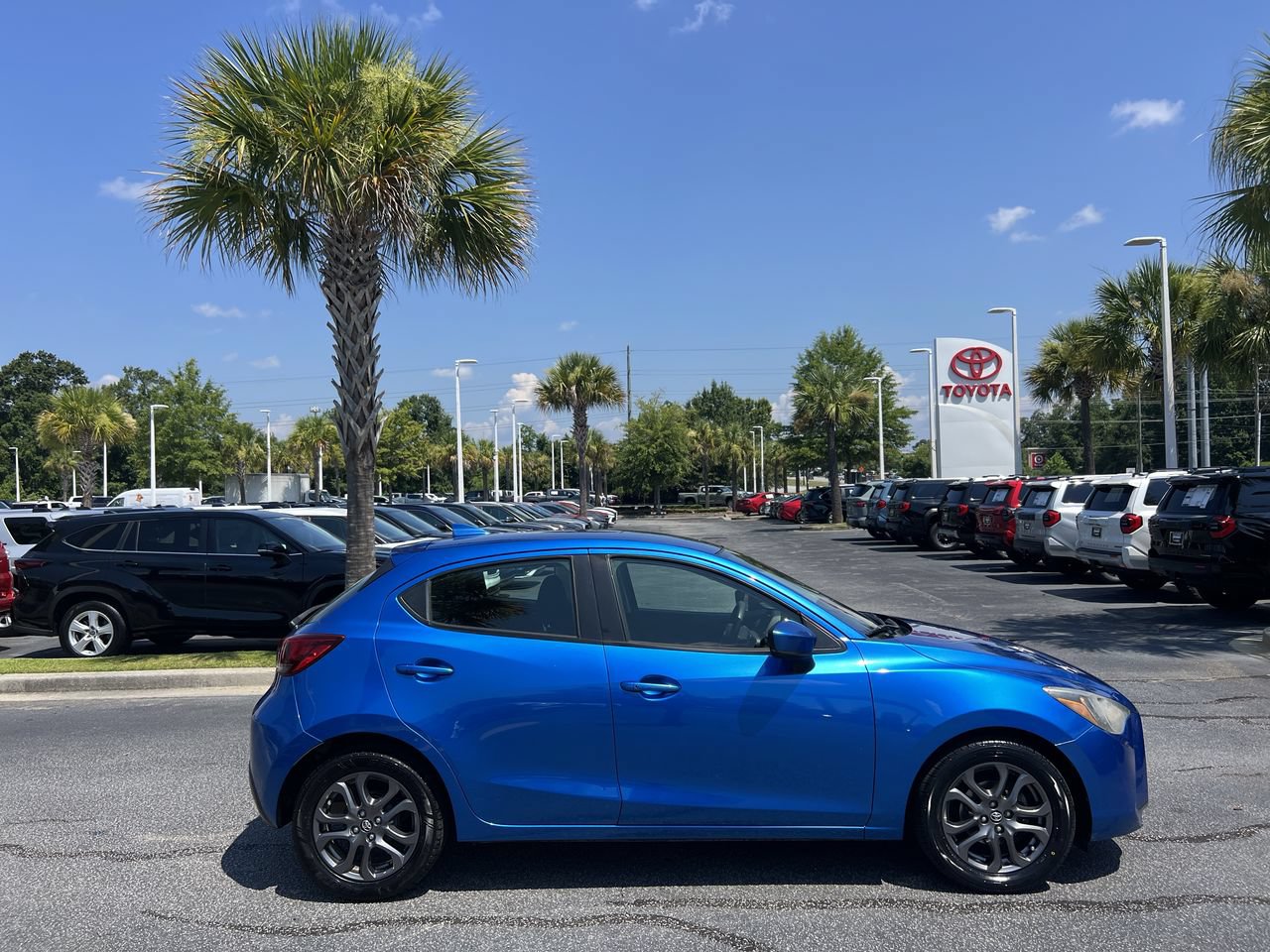 Used 2020 Toyota Yaris LE FWD image 11