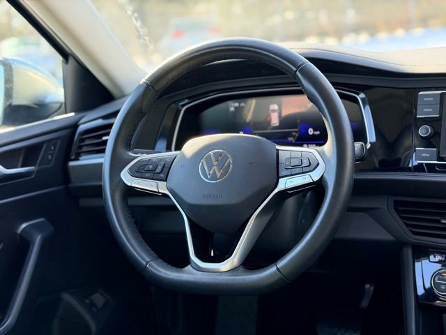 Used 2024 Volkswagen Jetta SE image 21