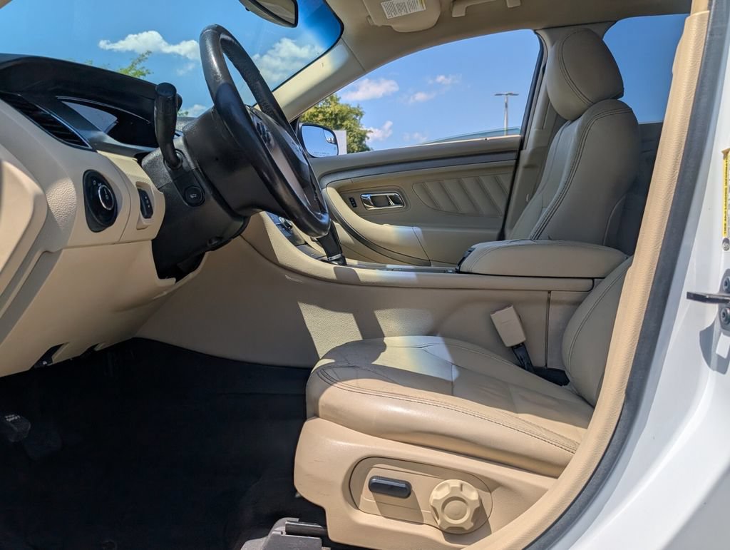Used 2015 Ford Taurus SEL w/ Equipment Group 201A FWD image 9