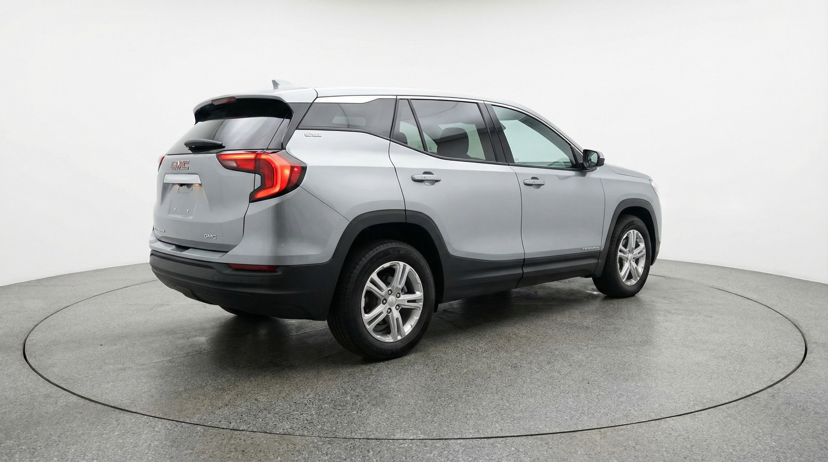 Used 2024 GMC Terrain SLE image 9