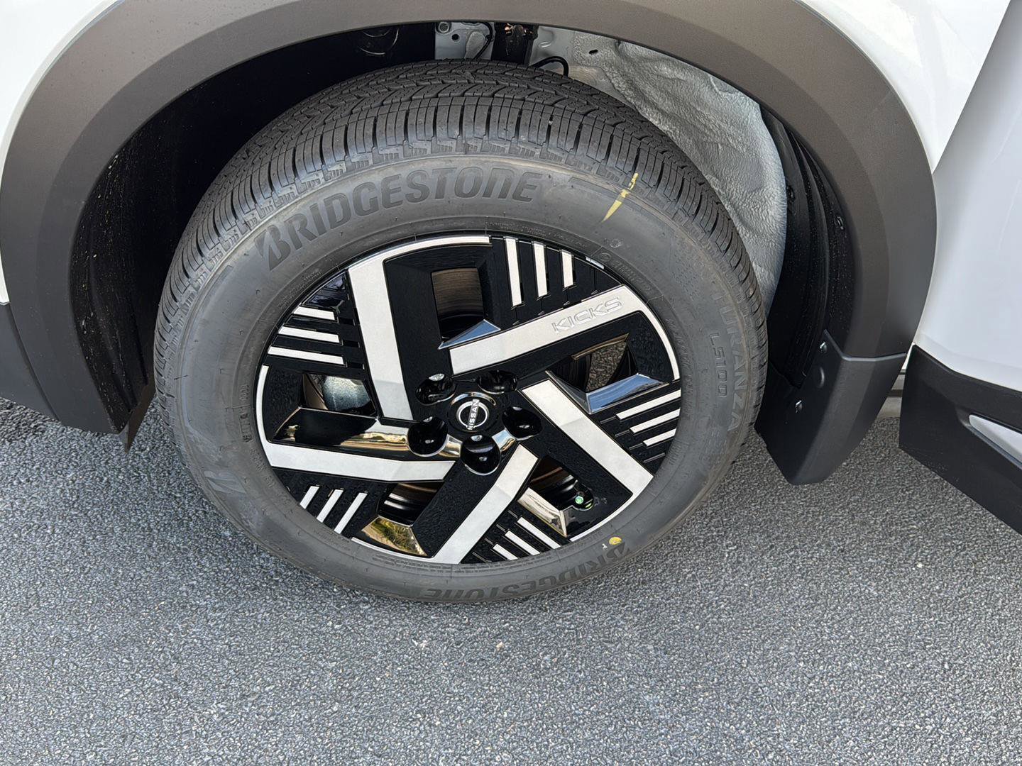 New 2026 Nissan Kicks SV w/ SV Premium Package image 30