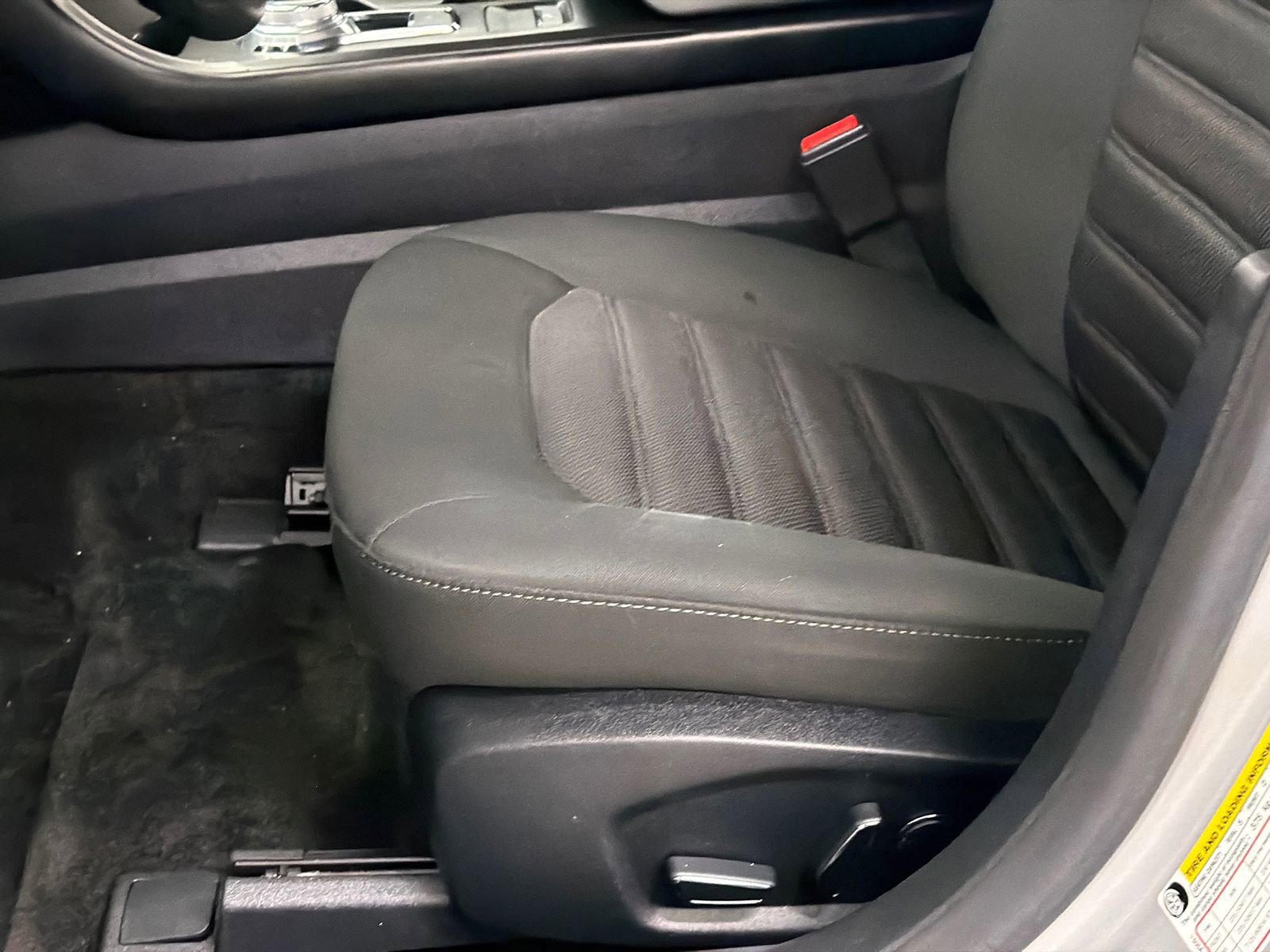 Used 2018 Ford Fusion SE w/ Fusion SE Technology Package FWD image 13