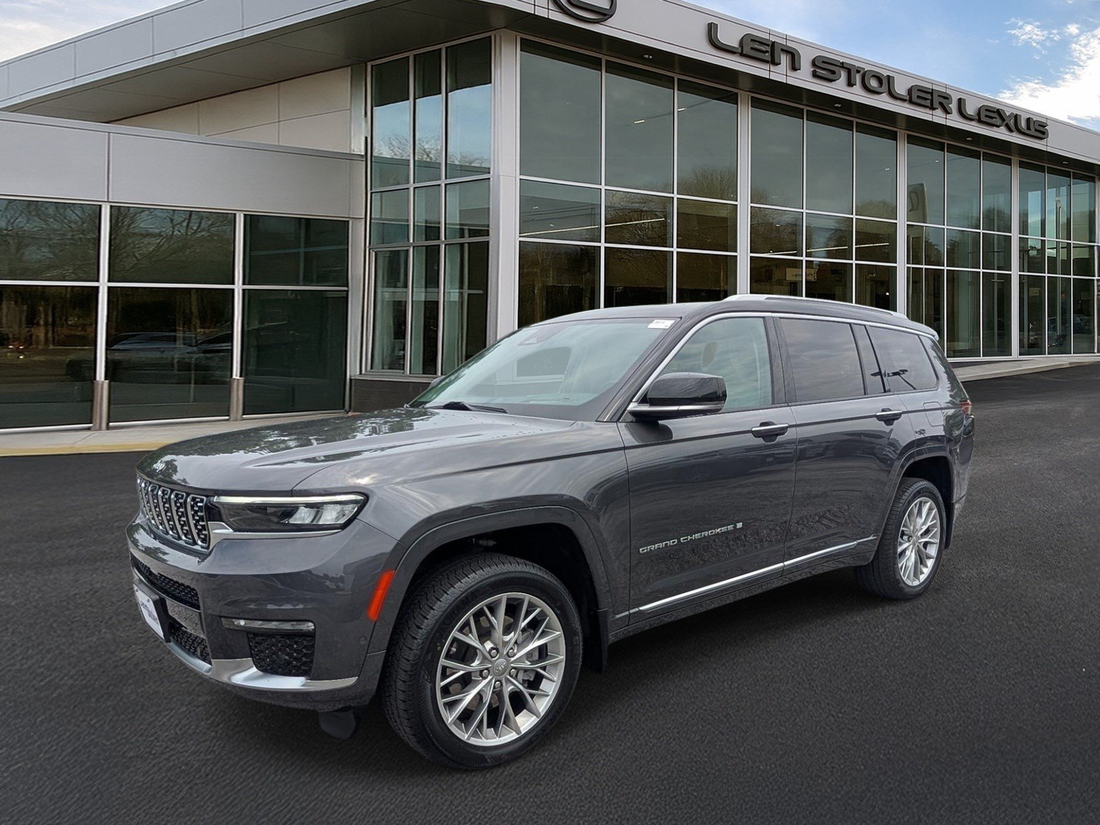 Used 2023 Jeep Grand Cherokee L Summit w/ Advanced Protech Group IV AWD/4WD image 7