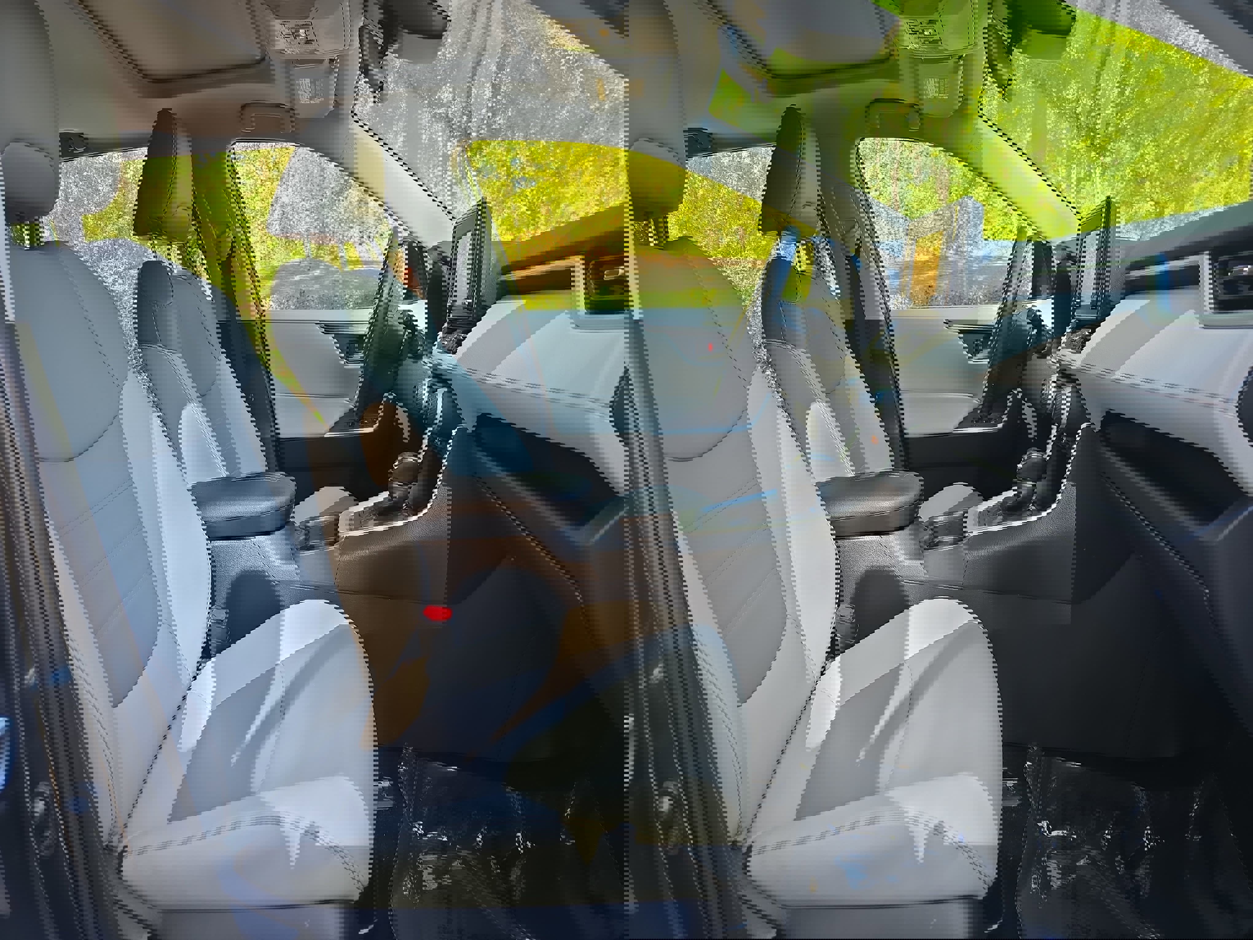 Used 2019 Toyota RAV4 XLE Premium image 10