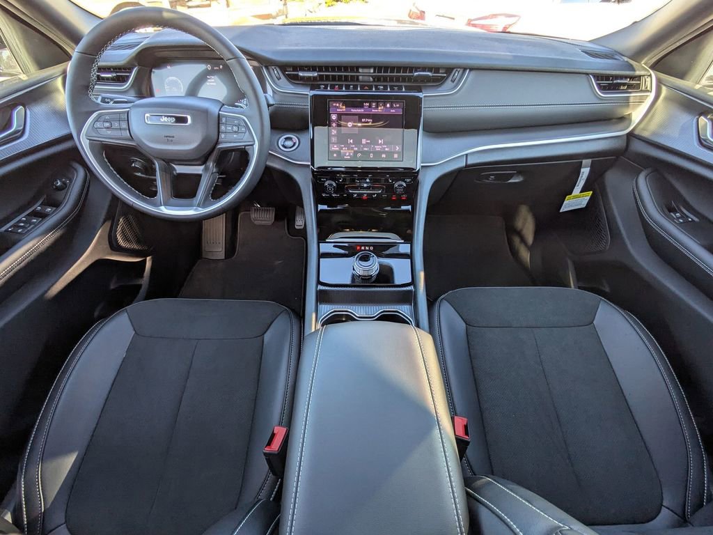 New 2025 Jeep Grand Cherokee L Altitude image 28