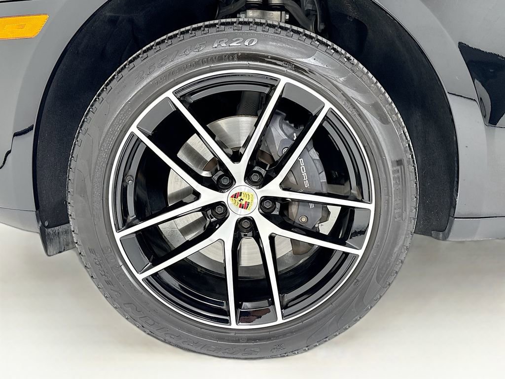 Certified 2025 Porsche Macan image 35