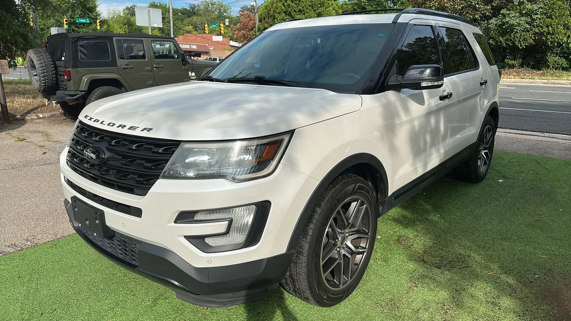 Used 2016 Ford Explorer Sport w/ Equipment Group 401A AWD/4WD image 3
