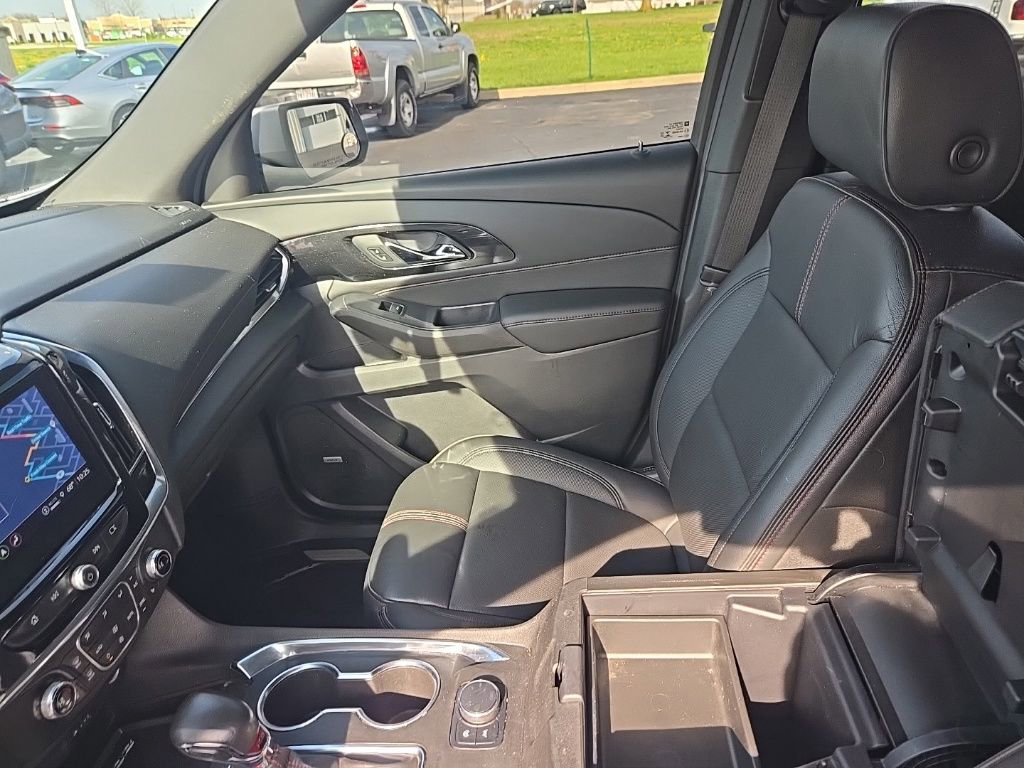 Used 2022 Chevrolet Traverse RS w/ LPO, Floor Liner Package AWD/4WD image 24