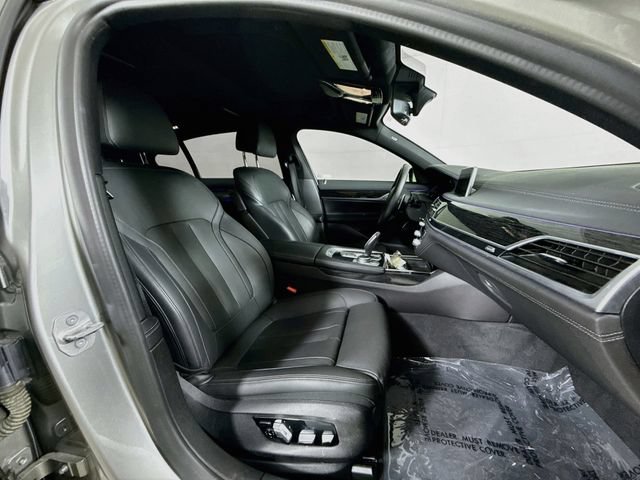 Used 2022 BMW 740i w/ M Sport Package RWD image 30