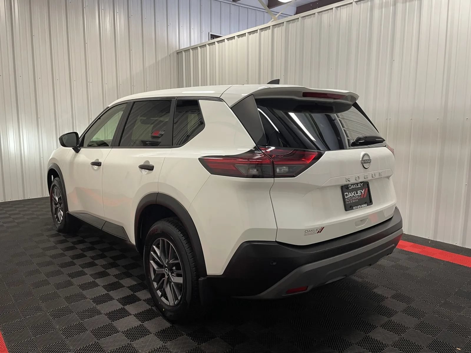 Used 2023 Nissan Rogue S FWD image 2