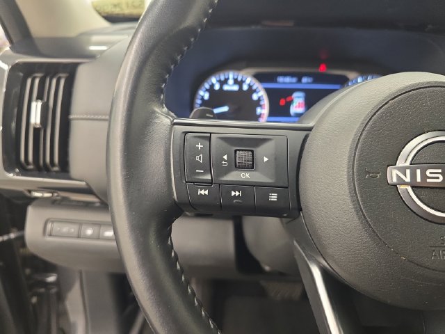 Used 2025 Nissan Pathfinder SV FWD image 33