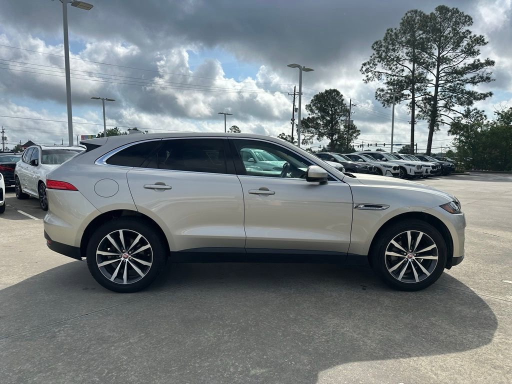 Used 2017 Jaguar F-PACE Prestige image 4