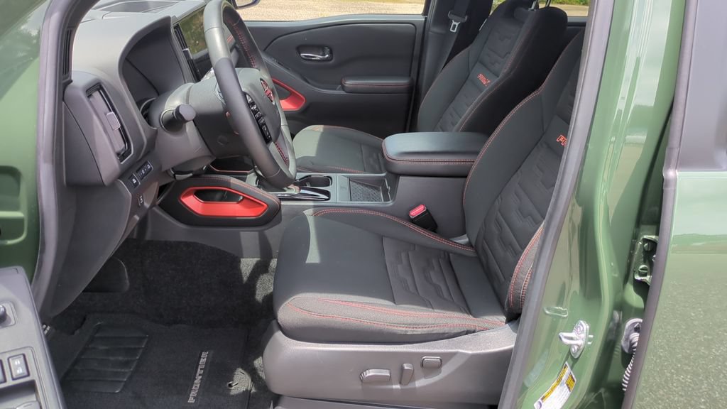 Used 2025 Nissan Frontier Pro-X w/ Pro Convenience Package RWD image 11