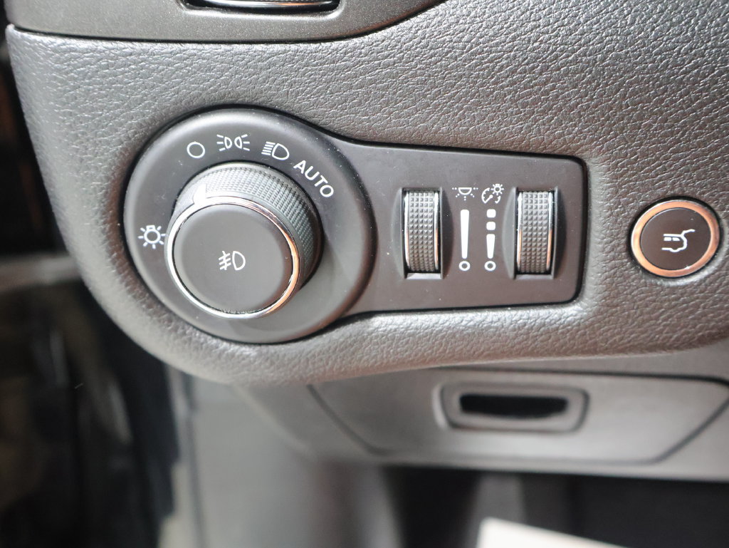 Used 2021 Jeep Cherokee Trailhawk w/ Comfort/Convenience Group AWD/4WD image 31