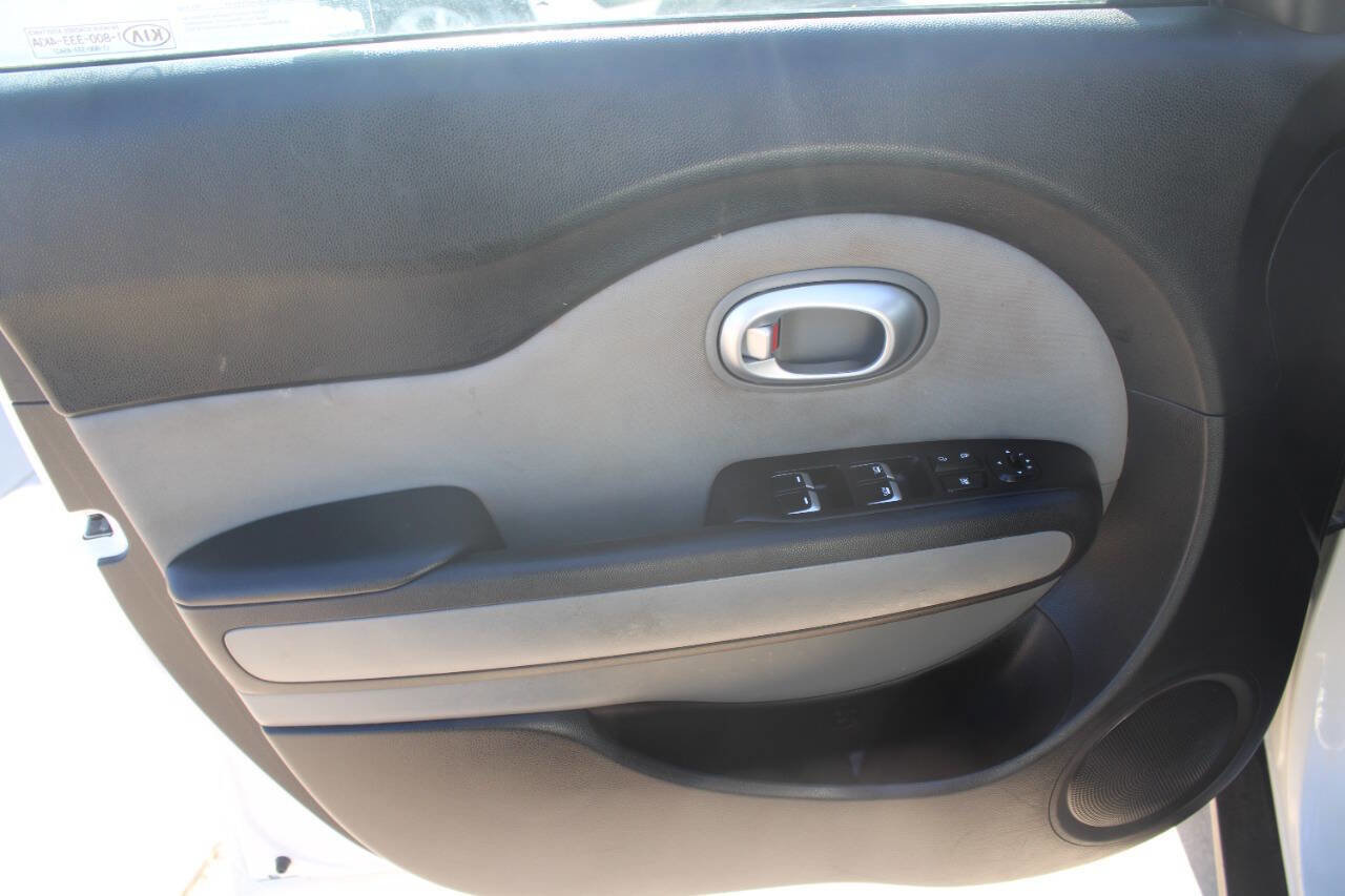 Used 2018 Kia Soul + image 18