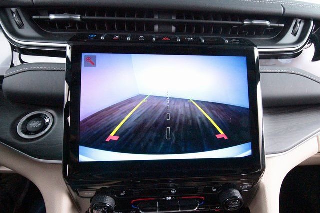 Used 2022 Jeep Grand Cherokee Limited 4xe image 16