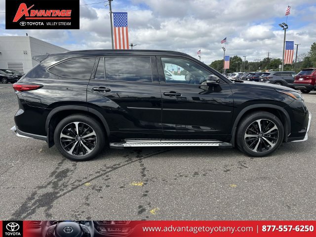 Used 2022 Toyota Highlander XSE AWD/4WD image 5