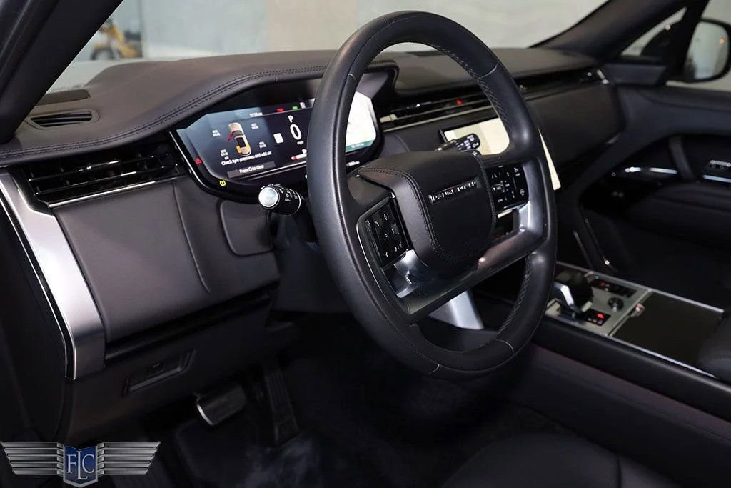 Used 2023 Land Rover Range Rover SV image 29