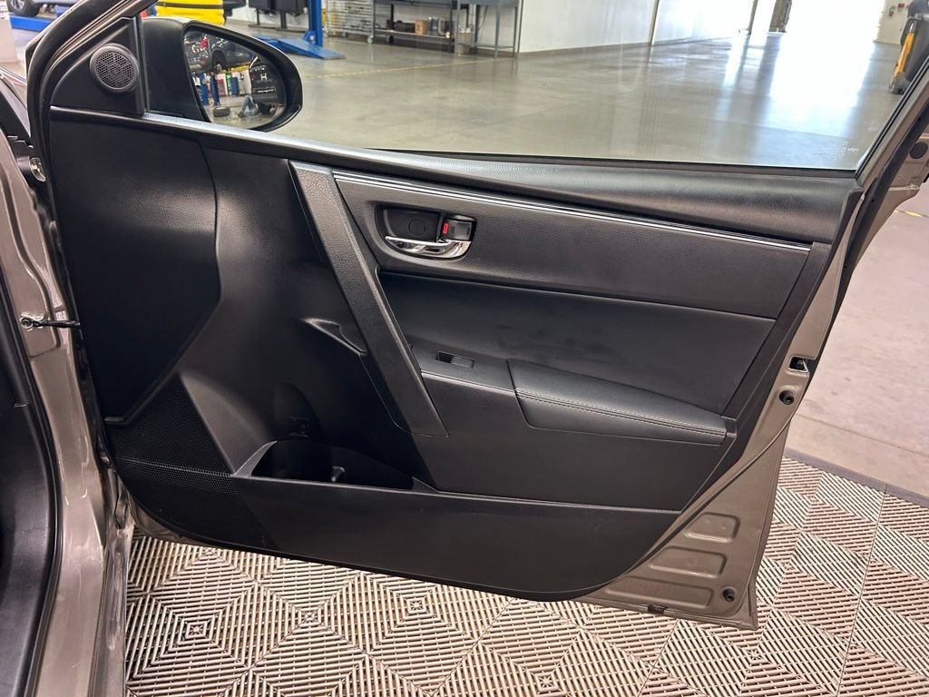 Used 2018 Toyota Corolla XLE w/ Carpet Mat Package (TMS) FWD image 16