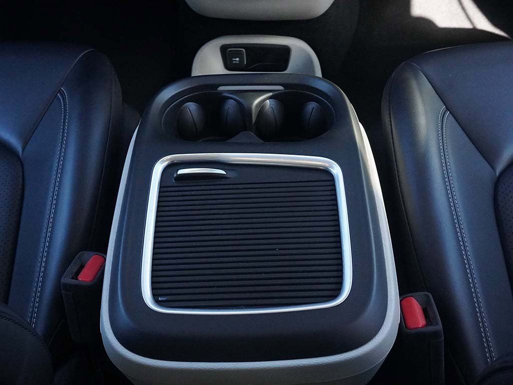 Used 2023 Chrysler Pacifica Touring-L image 45