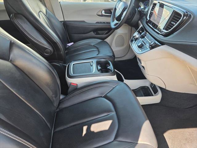 Certified 2023 Chrysler Pacifica Touring-L FWD image 23