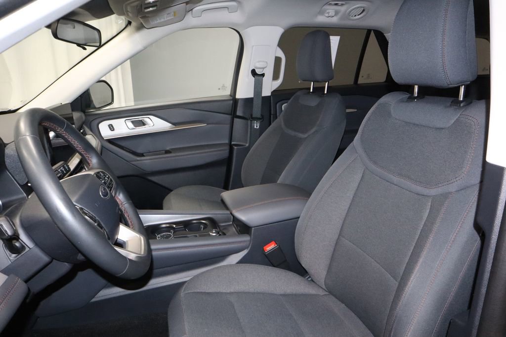 Certified 2025 Ford Explorer Active image 26