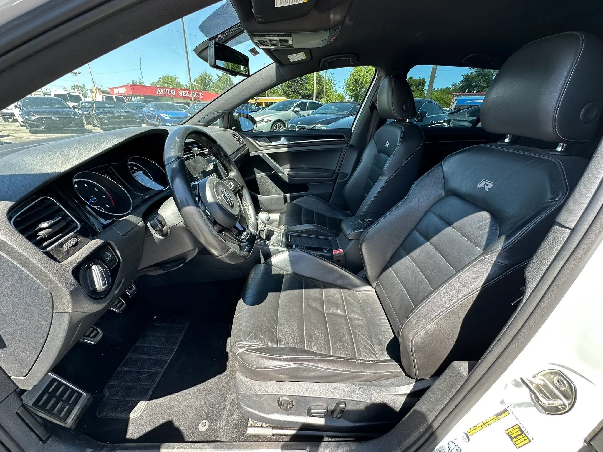 Used 2016 Volkswagen Golf R 4-Door AWD/4WD image 10