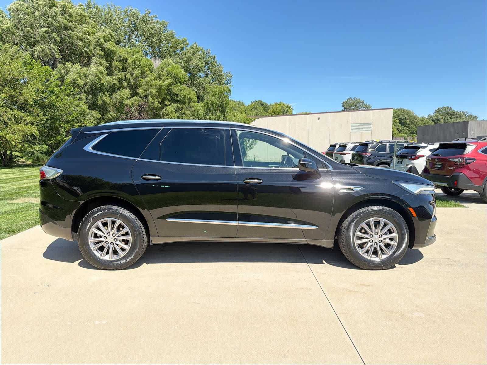 Used 2022 Buick Enclave Premium AWD/4WD image 7