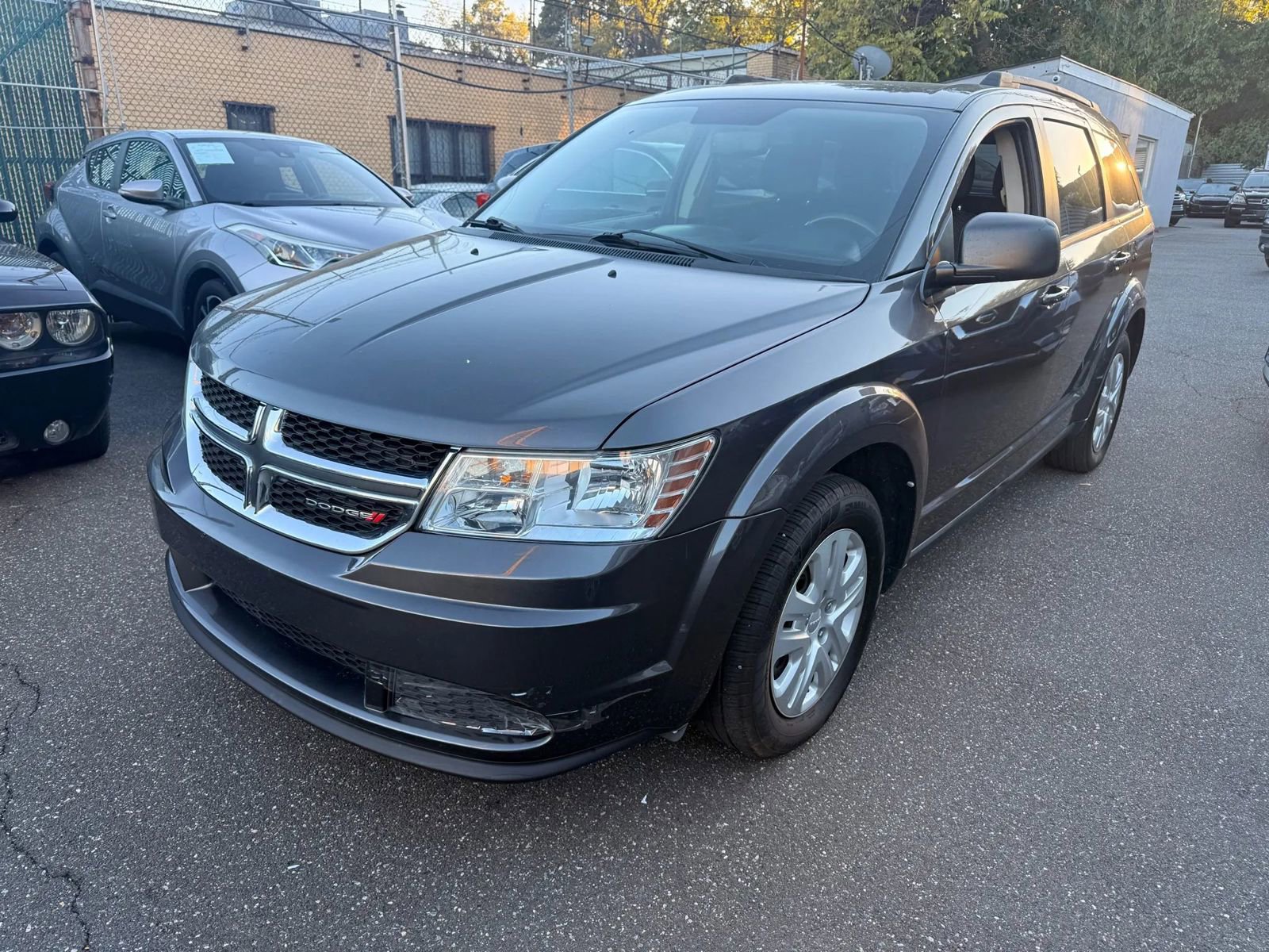 Used 2017 Dodge Journey SE w/ Flexible Seating Group image 1