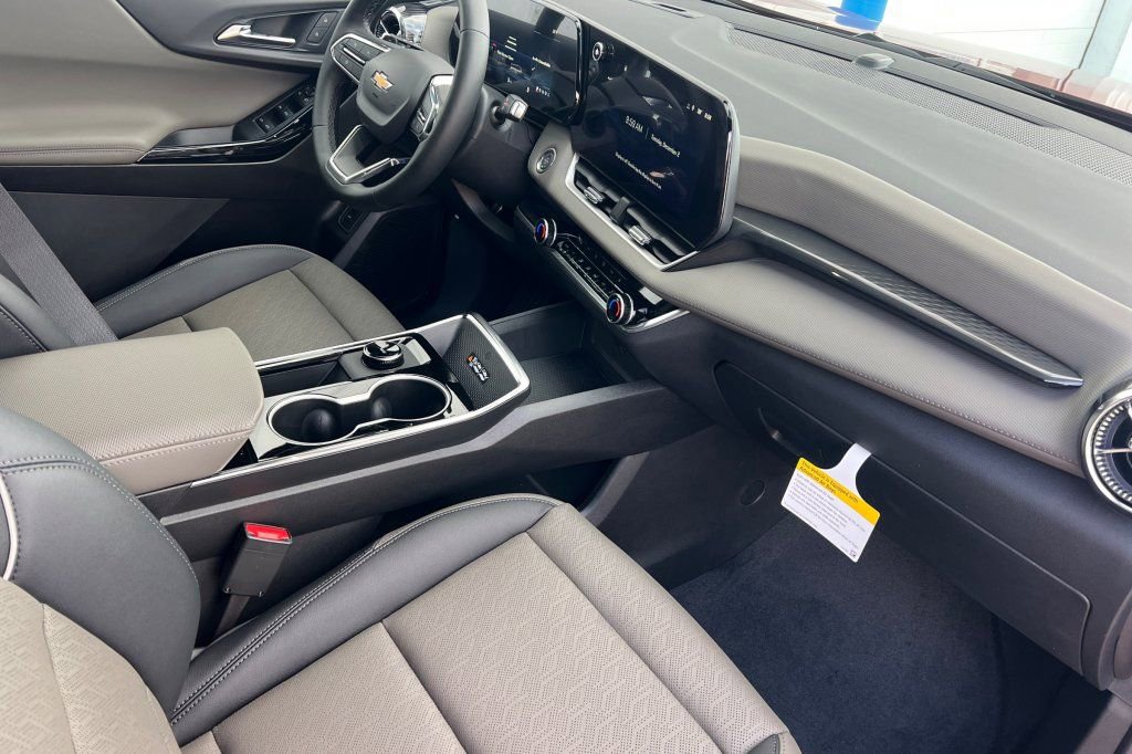 New 2026 Chevrolet Equinox LT w/ Convenience Package II image 13