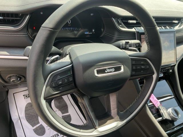 Certified 2023 Jeep Grand Cherokee Limited w/ Luxury Tech Group II AWD/4WD image 15