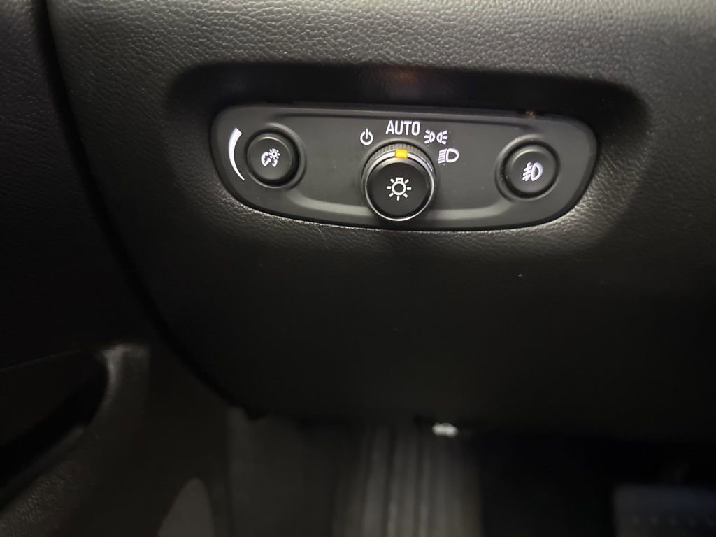 Used 2020 Chevrolet Traverse LT w/ Driver Confidence II Package image 20